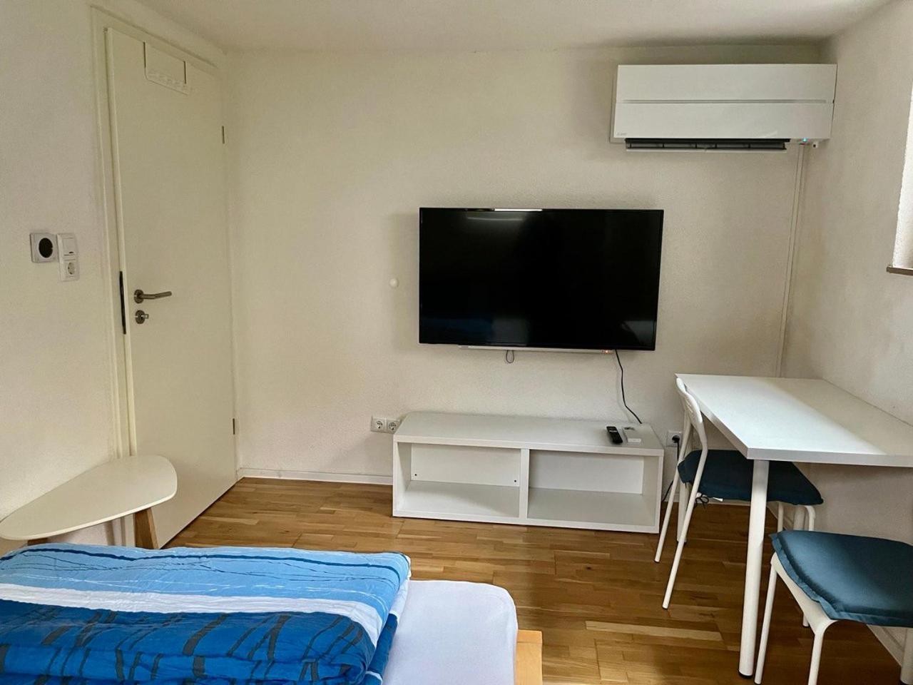 Modernes Studio Mit Separater Kueche รอยท์ลิงเงน ภายนอก รูปภาพ